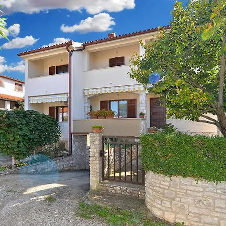 Milan 1174 아파트 풀라